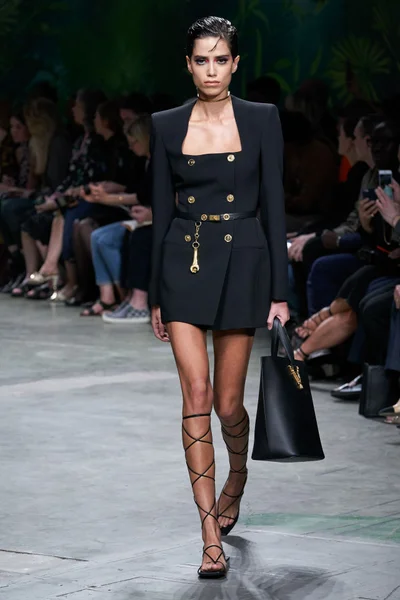 Look 3